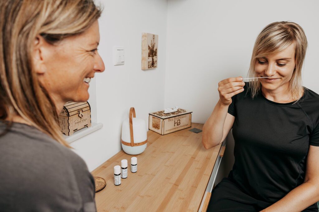 Ganzheitliche Energetik für Menschen: Cranio Sacral Balancing, Aromacoaching, Rhythmisches Körperbalancing, Kinesiologie, CRT Cell-Re-Active Training sowie Farblicht- und Softlaseranwendungen – individuell abgestimmt im Raum Tirol.