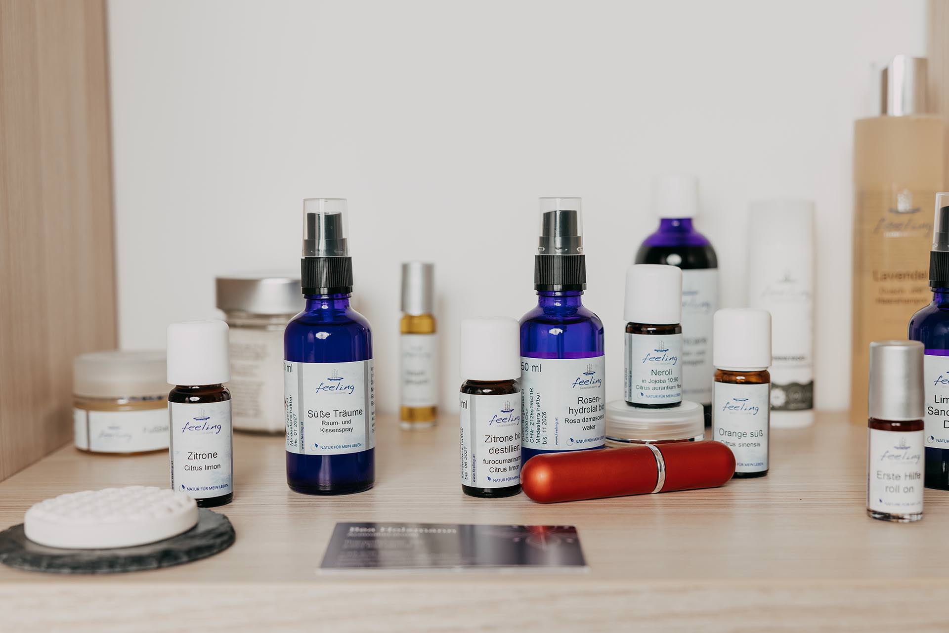 Bea Holzmann begleitet Menschen mit Cranio Sacral Balancing, CRT Cell-Re-Active Training, Aromaberatung, Rhythmischem Körperbalancing, Kinesiologie sowie Farblicht- und Softlaseranwendungen im Raum Tirol und Innsbruck-Land.