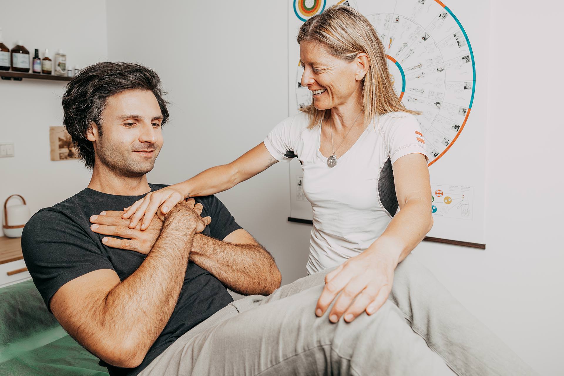 Sanfte energetische Begleitung für Menschen in Tirol mit Cranio Sacral Balancing, CRT Cell-Re-Active Training, Aromacoaching, Rhythmischem Körperbalancing, Kinesiologie sowie Farblicht- und Softlaseranwendungen für mehr innere Balance.