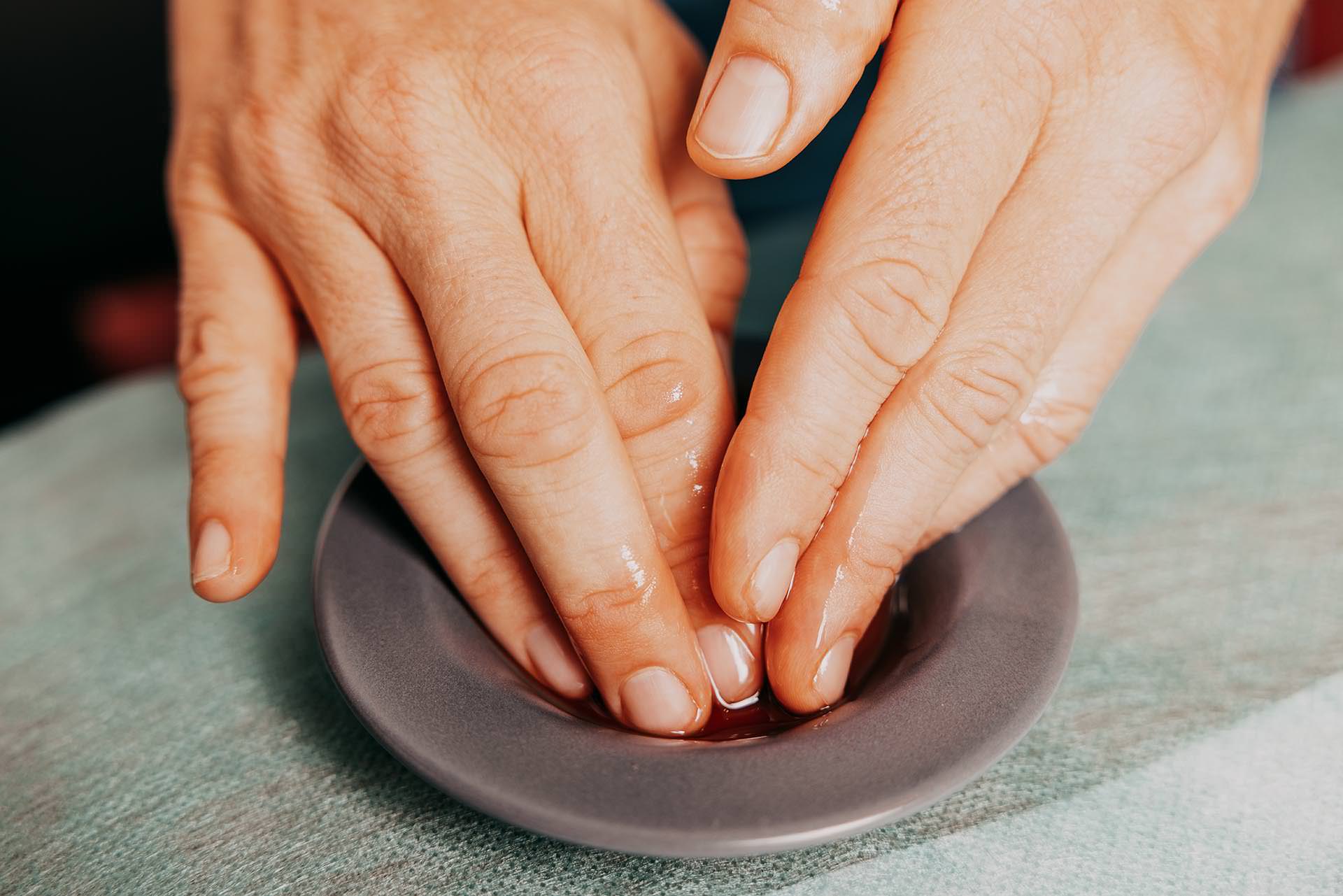 Ganzheitliche Energetik für Menschen: Cranio Sacral Balancing, Aromacoaching, Rhythmisches Körperbalancing, Kinesiologie, CRT Cell-Re-Active Training sowie Farblicht- und Softlaseranwendungen – individuell abgestimmt im Raum Tirol.