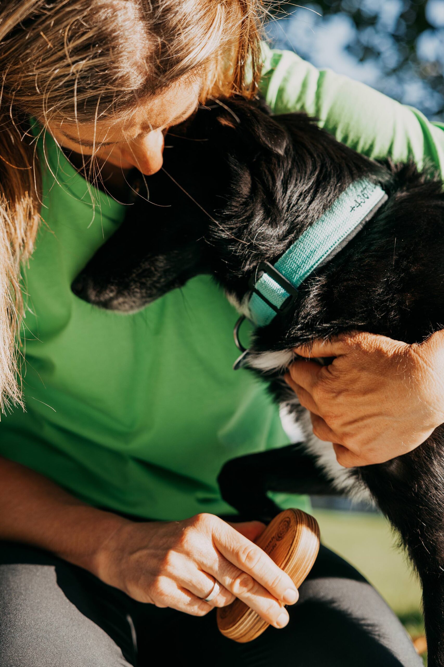 Zertifizierte energetische Begleitung für Hunde und Pferde bei Bea Holzmann in Tirol: Tierenergetik Tirol mit CRT-4-Pets, Aromatherapie sowie sanfte Unterstützung für Hunde und Pferde bei Stress oder Angst